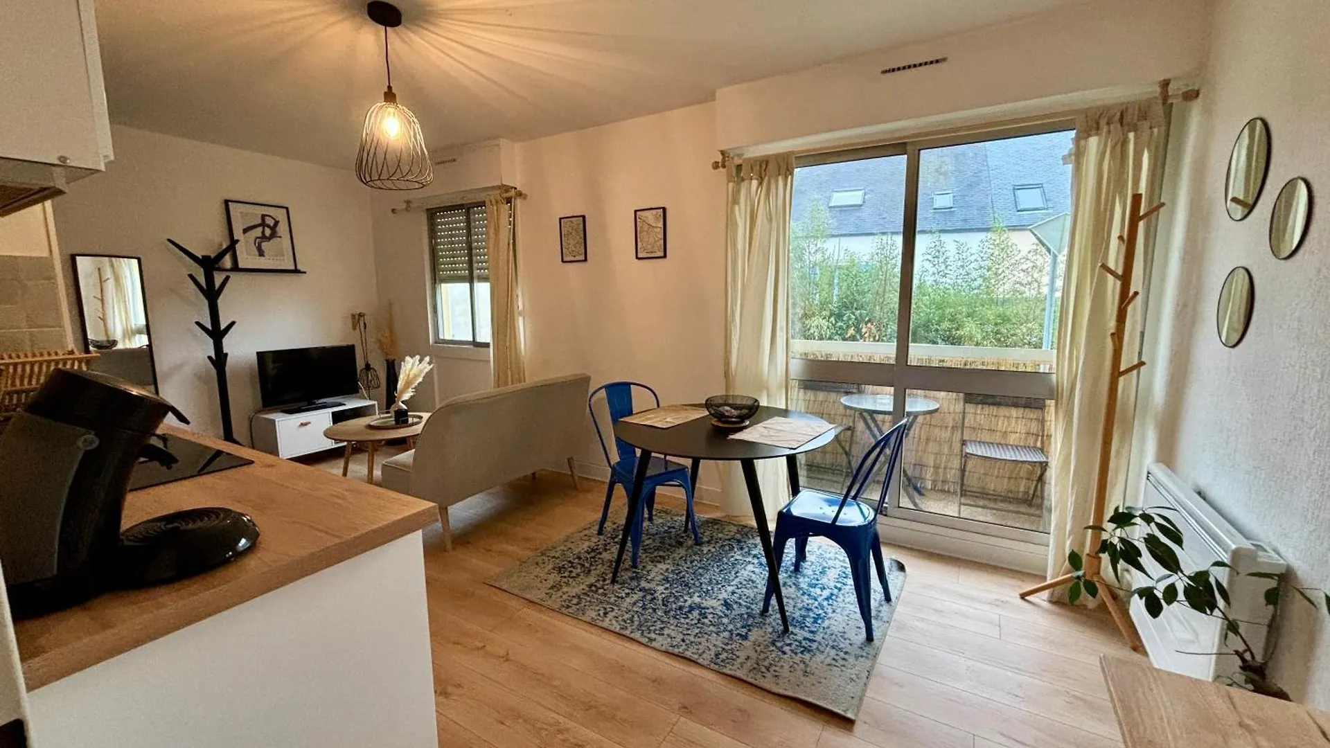 -Le Majorelle- Studio Parking Balcon Centre Wifi Appartement Quimper 0*,  Frankrijk
