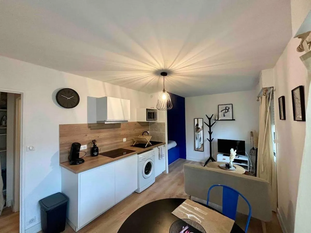 -Le Majorelle- Studio Parking Balcon Centre Wifi Appartement Quimper 0*,  Frankrijk